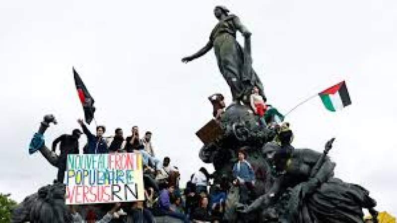  Paris Rallies Against Far Right as Macron Rejects Unity Coalition with Leftists 