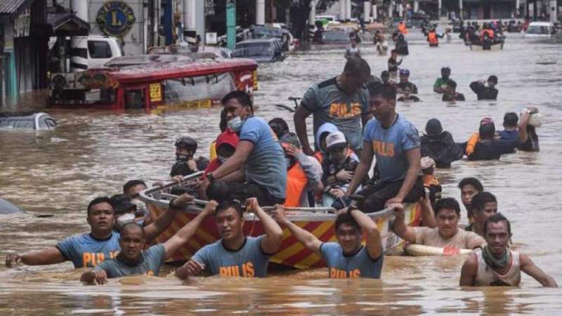  Philippines Floods Force Tens of Thousands to Flee Homes 