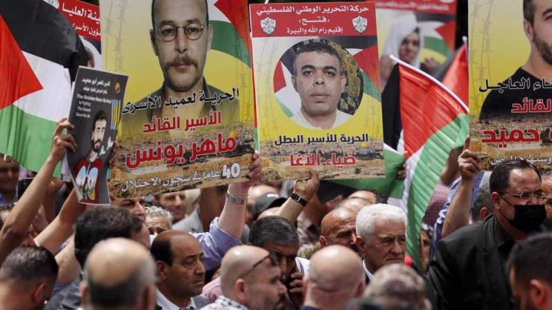 30 Palestinian Prisoners Go on Hunger Strike Against Israeli Policy