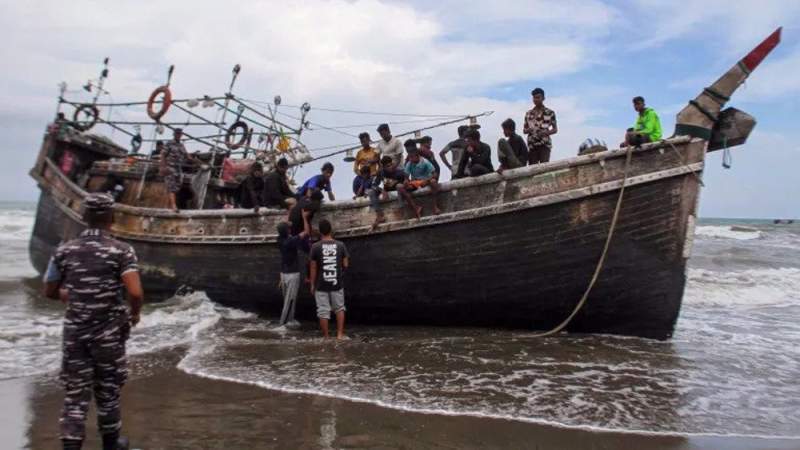 Several Drown After Rohingya Boat Breaks up Off Myanmar: Rescuers