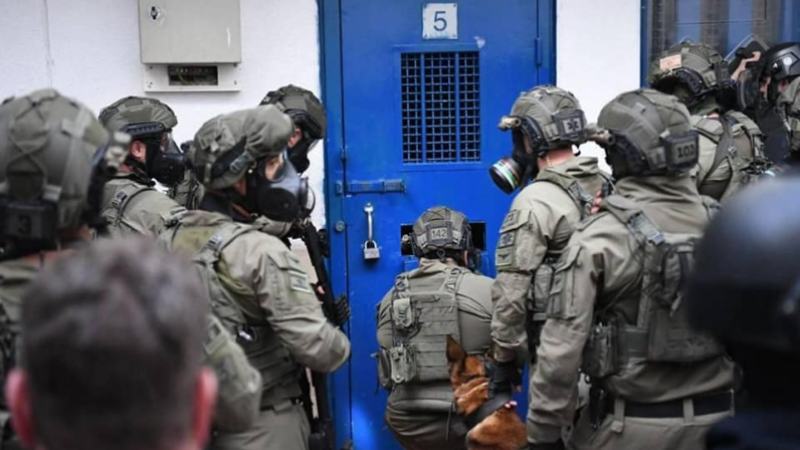 Israeli Forces Raid Palestinian Cells in Megiddo Prison, Vandalize Their Property