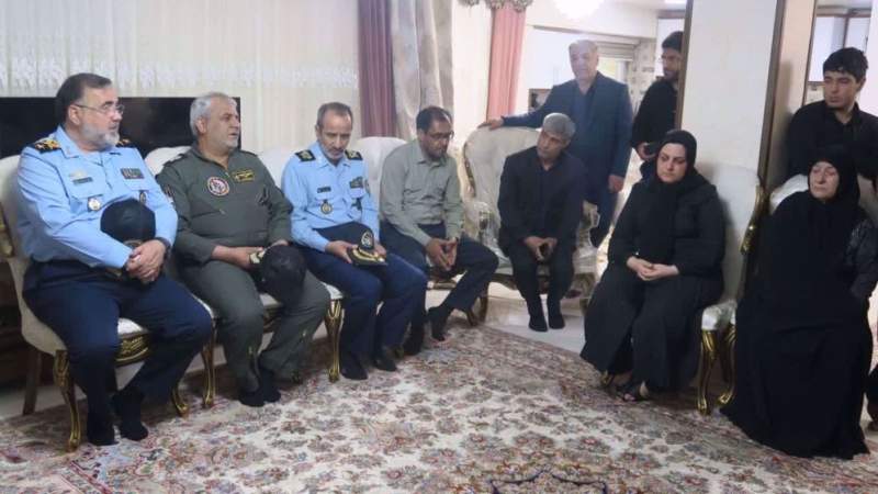 Iranian Air Force Chief Visits Families of Crew Martyred in Copter Crash