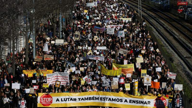 Tens of Thousands of Portuguese Teachers Take to Streets in Lisbon to Demand Better Pay