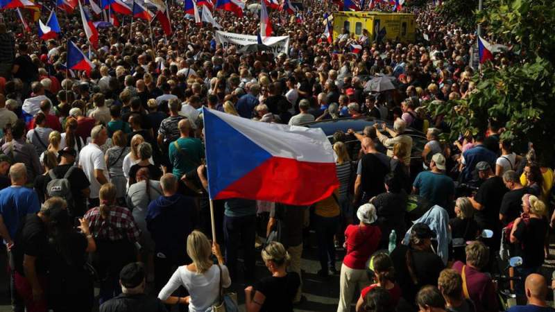 Tens of Thousands Take to Streets in Prague in Protest at Czech Government's Support for Ukraine