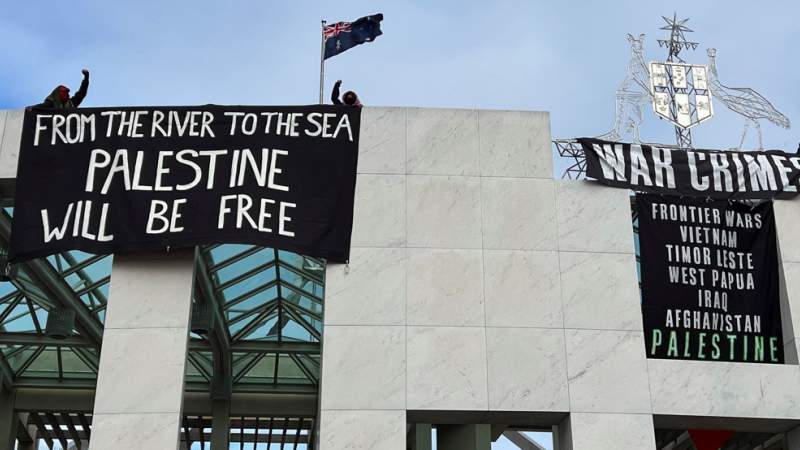  Pro-Palestine Protesters Scale Australia’s Parliament Roof, Unfurl Banners Slamming Israel's Gaza War 