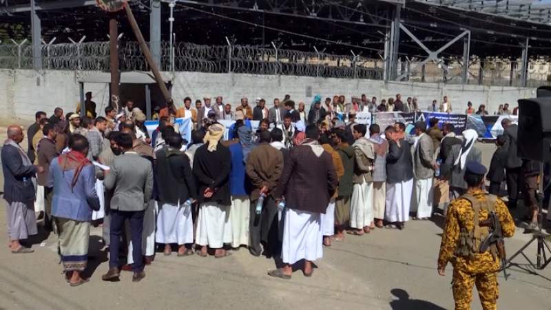 Merchants Protest in Front of UN Headquarters in Sana'a, Demanding End to US-Imposed Siege