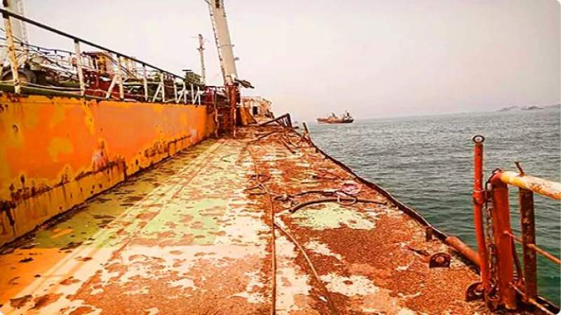 Fish Wealth Warns of Environmental Disaster Due to Sinking of Oil Ship in Aden Port