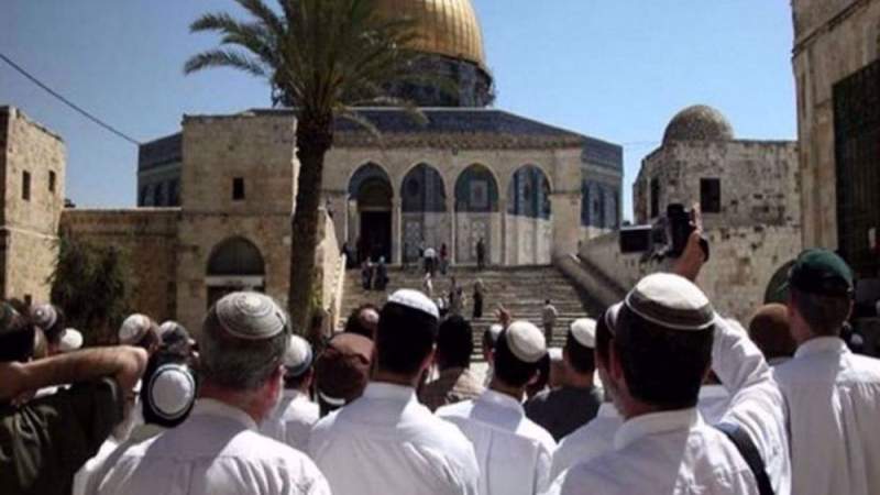 Thousands of Palestinians Perform Friday Dawn Prayers at Al-Aqsa Mosque after Israeli Settlers' Attack