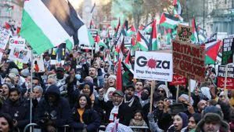  Tens of Thousands Rage in London Against Israeli Genocide in Gaza 