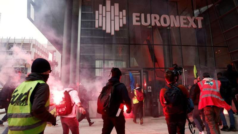 Protesters in France Storm Euronext Paris Building Amid Anger Over Pension Law
