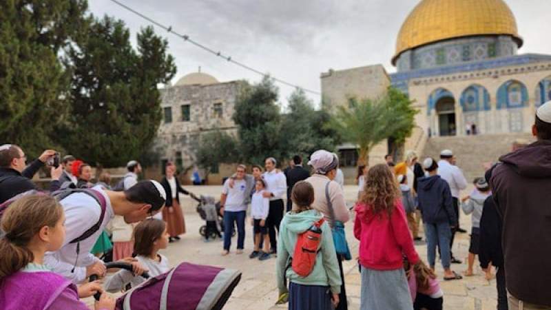 Sana'a Foreign Ministry Condemns Settlers' Storming of Al-Aqsa Mosque