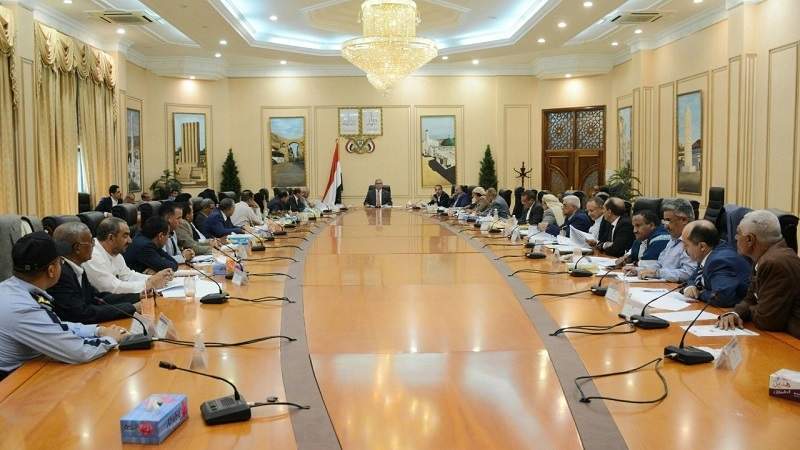 Government in Sana'a: Paying Salaries, Breaking Siege Legitimate Demands of Yemeni People 