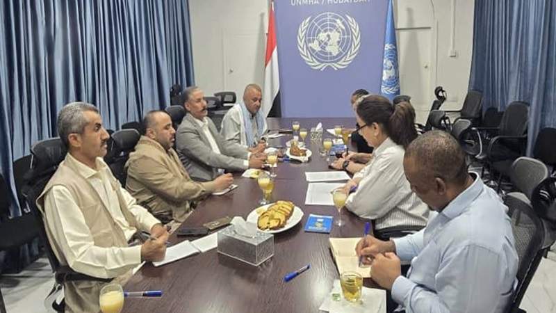 Yemeni Deputy Chief of Staff Discusses Violations and Humanitarian Solutions with UN Hodeidah Mission Chief