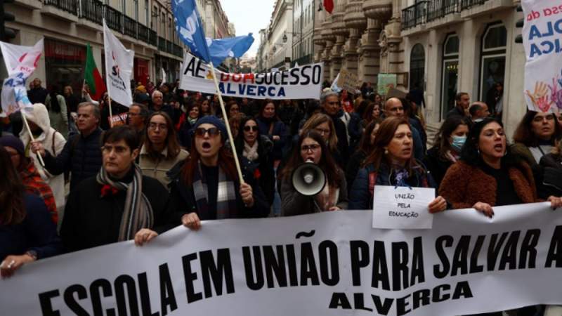 Thousands of Portuguese Teachers Hold Fresh Protest as Discontent with Government Intensifies