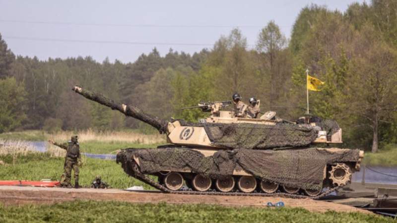 Poland Receives First Batch of US-Made Abrams Battle Tanks