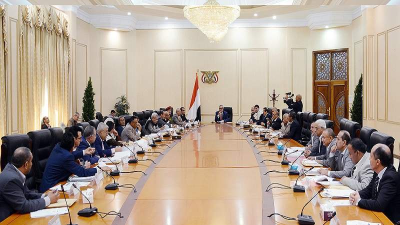 Government in Sana'a: Paying Employees' Salaries Must Use Revenues of Oil, Gas  